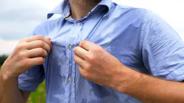 Si sudas en exceso puedes tener hiperhidrosis. Mira como controlarlo Si sudas en exceso puedes tener hiperhidrosis. Mira como controlarlo