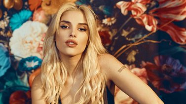 Elena Rose recibe premio gracias al tema ‘Caracas en el 2000’