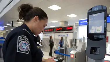 CBP aduana frontera aeropuerto inmigrantes trabajo visa de turista migración CBP aduana frontera aeropuerto inmigrantes trabajo visa de turista migración