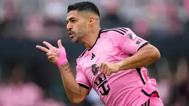 Luis Suárez disfruta de los parques temáticos en Florida junto a su familia (+Fotos) Luis Suárez disfruta de los parques temáticos en Florida junto a su familia (+Fotos)