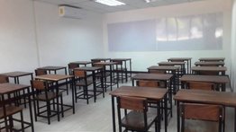 Ministerio de Educación anuncia entrega de mesas sillas mensuales