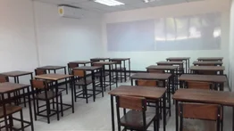 Ministerio de Educación anuncia entrega de mesas sillas mensuales