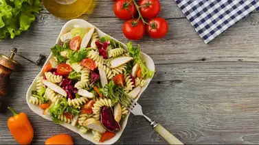 Rendidora: Ensalada de pasta con pollo y rúcula Rendidora: Ensalada de pasta con pollo y rúcula