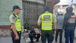Autoridades buscan a dos sujetos por arrollar a una mujer en Catia (+Videos)