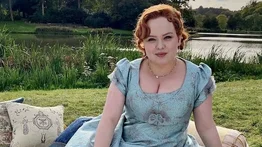 Nicola Coughlan  de "Los Bridgerton" presenta su nuevo amor 13 años menor