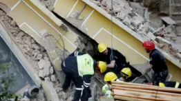 Buscan a víctimas tras derrumbe de edificio en Argentina este #29Oct