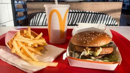 Estudiante contrae insuficiencia renal tras comer hamburguesa de McDonald's