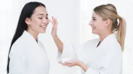 ¿Qué ocultan realmente las cremas diurnas y nocturnas? Empresa cosmética nos revela sus diferencias y usos