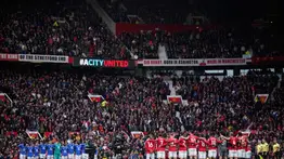 Old Trafford se viste de luto: emotivo homenaje a las víctimas del ataque a la sinagoga