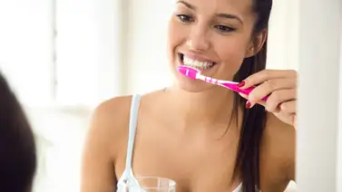 ¿Quieres tener los dientes blancos? Esta es la fórmula natural más efectiva para remover las manchas que dejan las bebidas oscuras  ¿Quieres tener los dientes blancos? Esta es la fórmula natural más efectiva para remover las manchas que dejan las bebidas oscuras