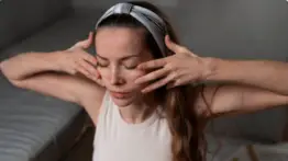 Gestos simples que transformarán tu expresión: experta en belleza da los secretos para aportar frescura al rostro