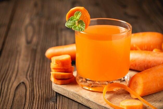Desintoxica el organismo por completo con este jugo natural a base de zanahoria: agrega estos dos ingredientes que siempre tienes en casa
