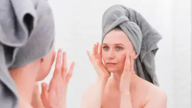 ¿Eres mayor de 55 años? Experta esteticista aclara el posible error que cometes antes de dormir ¿Eres mayor de 55 años? Experta esteticista aclara el posible error que cometes antes de dormir