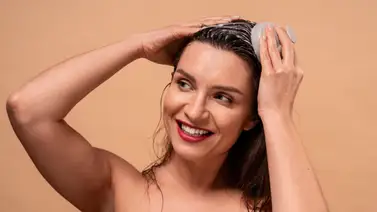 Luce una melena radiante con esta mascarilla a base de huevo y miel: esta es la manera correcta de aplicarla Luce una melena radiante con esta mascarilla a base de huevo y miel: esta es la manera correcta de aplicarla