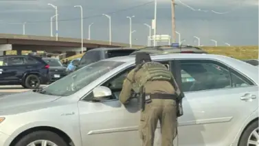 Lanzan operativo migratorio en este aeropuerto de EEUU: conductores y pasajeros trataron de escapar Lanzan operativo migratorio en este aeropuerto de EEUU: conductores y pasajeros trataron de escapar