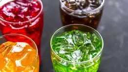 ¿Son saludables las aguas saborizadas?: expertos de Harvard te tienen la respuesta