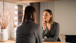 Rejuvenece la piel del rostro: descubre la mascarilla milagrosa que puedes preparar con solo dos ingredientes de tu despensa