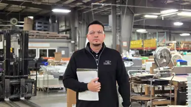 Lewis Fierro es galardonado como experto en ingeniería y diseño de moldes Lewis Fierro es galardonado como experto en ingeniería y diseño de moldes