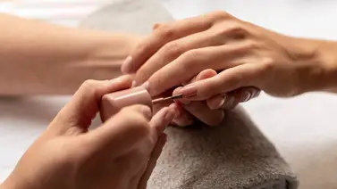 ¿Uñas cortas? Apuesta por una manicura japonesa: experta explica cómo lograrlo ¿Uñas cortas? Apuesta por una manicura japonesa: experta explica cómo lograrlo