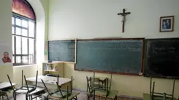La prestigiosa escuela católica que enfrenta más de 40 demandas por abuso: exalumno recibe millonaria indemnización