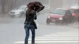 Dos ondas tropicales transitan por Venezuela: pronóstico del Inameh para las próximas horas