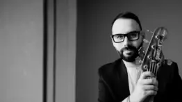 El músico venezolano Edgar Solórzano celebra dos décadas buscando el tono perfecto