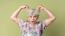 Prevenir la aparición de las canas es posible sin ningún producto artificial: expertos recomiendan consumir estos alimentos