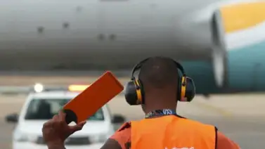 Arriba el vuelo 80 con nuevos repatriados desde EEUU: dos niños se reencuentran con su familia Arriba el vuelo 80 con nuevos repatriados desde EEUU: dos niños se reencuentran con su familia