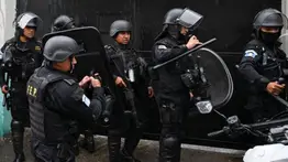 ¡Fuga masiva en Guatemala! Autoridades detienen a 23 policías implicados: revelan detalles claves del operativo