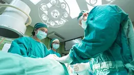 Misteriosa muerte de una oficial de policía: se recuperaba de una cirugía en un hotel