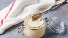 Mayonesa saludable con solo cuatro ingredientes: te revelamos el paso a paso para prepararla en apenas 10 minutos