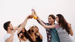 Alerta para su salud renal: estas bebidas muy populares que consumes a diario dañan tus riñones y no lo sabias