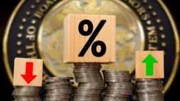 ¿Bajan o suben sus deudas en EEUU?  La FED recorta y el bolsillo hispano podría beneficiarse: conozca por qué