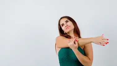 Evita la resequedad de la piel con esta crema hidratante a base de aceites naturales: así debes aplicarla en los codos Evita la resequedad de la piel con esta crema hidratante a base de aceites naturales: así debes aplicarla en los codos