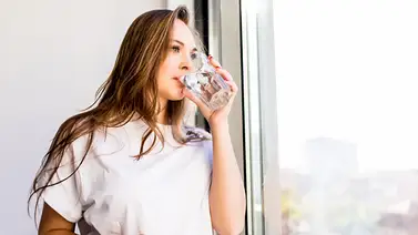 Beneficios del primer vaso: Entérate qué le pasa a tu cuerpo cuando bebes agua antes del desayuno Beneficios del primer vaso: Entérate qué le pasa a tu cuerpo cuando bebes agua antes del desayuno