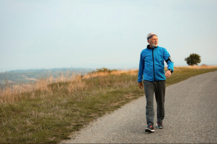 Claves para una caminata saludable: el error más común al hacer ejercicio pasados los sesenta años