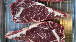Arrestos de ICE encaren la carne en EEUU: ésto advierten las empacadoras