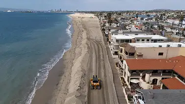 Riesgo de colapso: olas del Pacífico obligan a reconsiderar el paso del tren por el sur californiano Riesgo de colapso: olas del Pacífico obligan a reconsiderar el paso del tren por el sur californiano