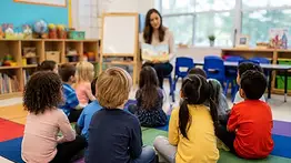 Paso a paso para acceder a las clases gratuitas para niños refugiados e inmigrantes en Raleigh