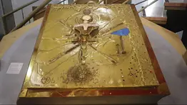 Roban en Francia un histórico libro de 210 kilos con una cubierta diseñada por Salvador Dalí