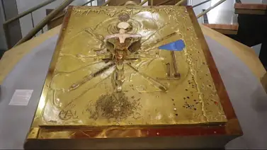 Roban en Francia un histórico libro de 210 kilos con una cubierta diseñada por Salvador Dalí Roban en Francia un histórico libro de 210 kilos con una cubierta diseñada por Salvador Dalí