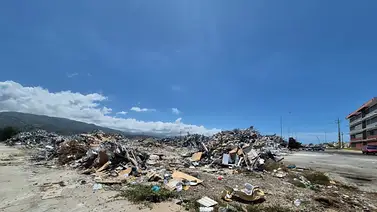 Rescatistas continúan labores en Playa Grande, tras el doblete sísmico que afectó al litoral central Rescatistas continúan labores en Playa Grande, tras el doblete sísmico que afectó al litoral central