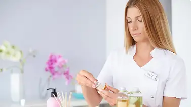 Aromas artesanales: el arte de elaborar perfumes personalizados desde el hogar Aromas artesanales: el arte de elaborar perfumes personalizados desde el hogar