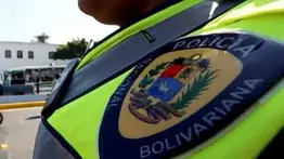 Comunidad somete a presunto agresor sexual de una niña en Caracas: lo amarraron a un poste