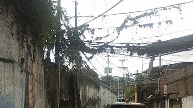 Fuertes lluvias causan estragos en Miranda: un herido tras colapso de pared sobre unidad de transporte Fuertes lluvias causan estragos en Miranda: un herido tras colapso de pared sobre unidad de transporte