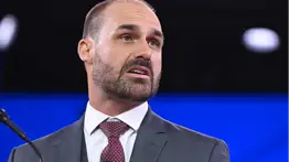 Ordenan detención del hermano del candidato presidencial Flavio Bolsonaro: ¿De qué se le acusa?