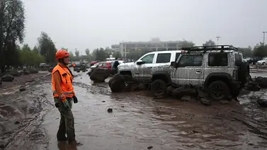Lluvias en Santiago: Presidente Kast declara zona de catástrofe en Las Condes tras desborde de barro y agua Lluvias en Santiago: Presidente Kast declara zona de catástrofe en Las Condes tras desborde de barro y agua
