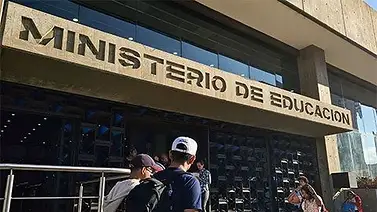 Arrancan pagos al personal docente, administrativo y obrero del Ministerio de Educación: detalles Arrancan pagos al personal docente, administrativo y obrero del Ministerio de Educación: detalles