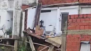 Fuertes lluvias en la Gran Caracas provocan deslizamiento y colapso de una vivienda en Petare Fuertes lluvias en la Gran Caracas provocan deslizamiento y colapso de una vivienda en Petare