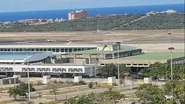 Obreros del Aeropuerto de Maiquetía protestan por sus pagos: revelan cuánto ganan